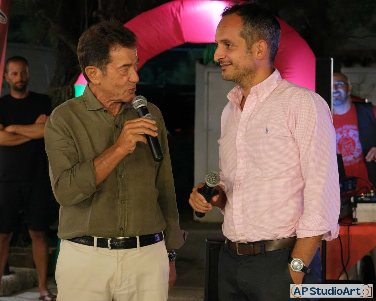 I ringraziamenti dal palco durante la serata
      Natale Azzurro